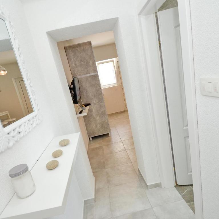 Bay View Apartments - Apartment with Sea View - 11