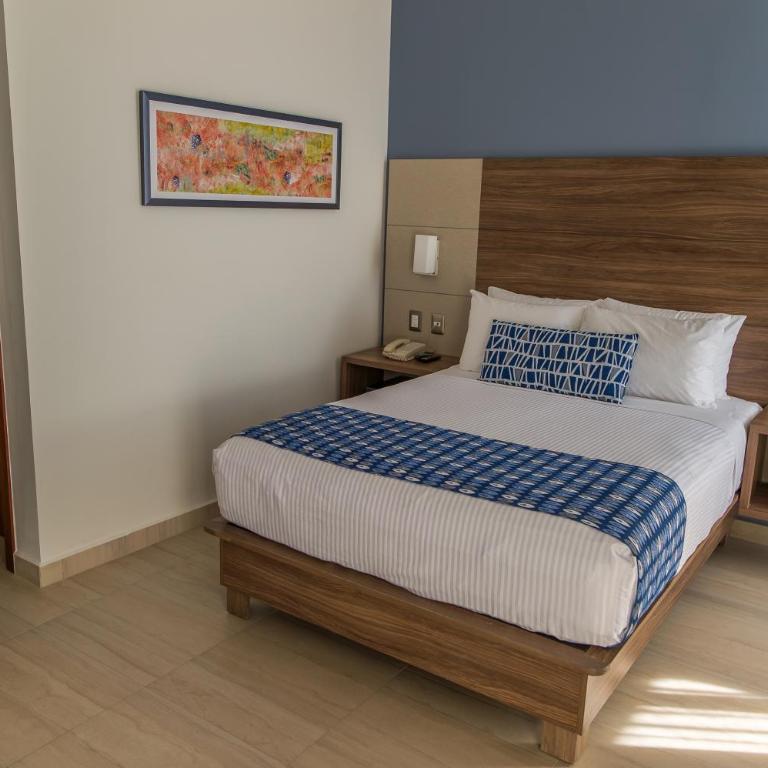 Ocean View Beach Hotel - Standard Queen Room with Sea View - 3