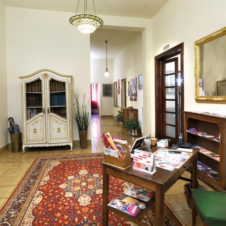 Residenza Oltrarno - Three-Bedroom Apartment - 10