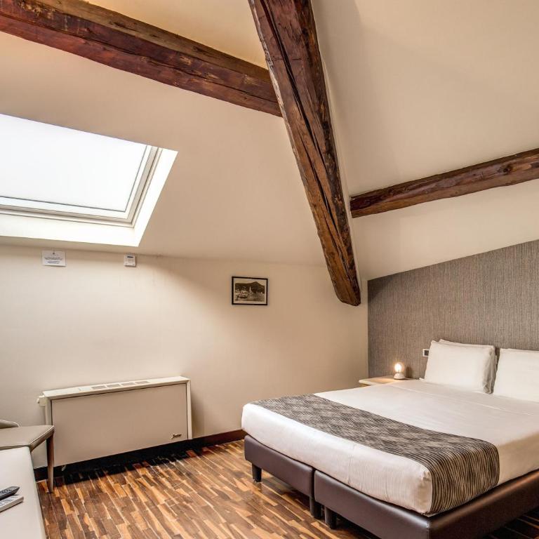 Albergo Firenze - Camera Matrimoniale/Doppia con Letti Singoli Mansardata - 1
