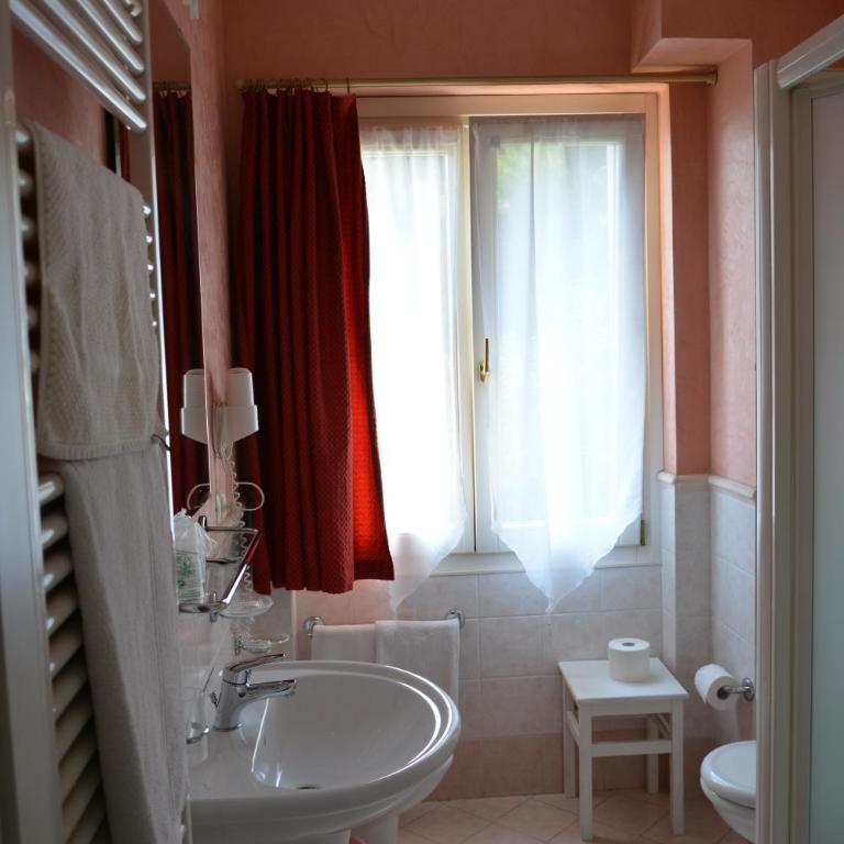 Hotel La Terrazzina - Camera Matrimoniale con Vista Lago - 4