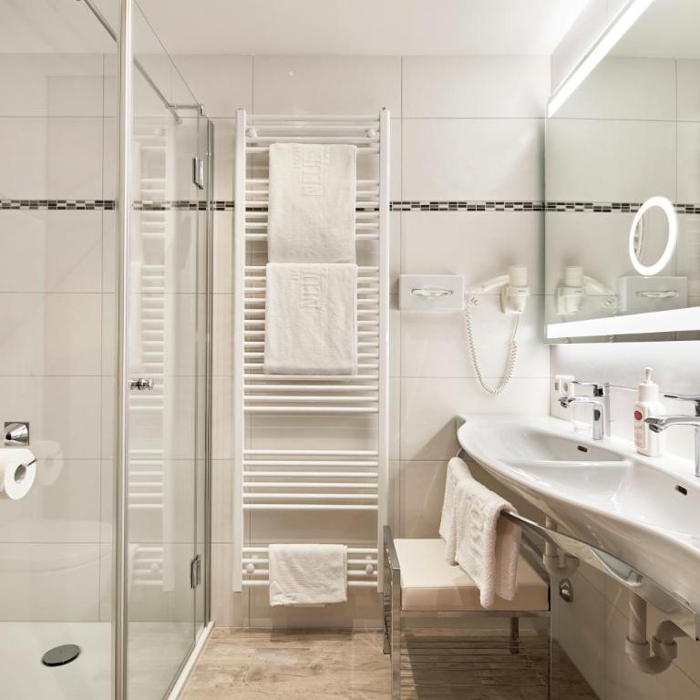 Hotel Neue Post - 4 Sterne Superior - Doppelzimmer mit Balkon - 3