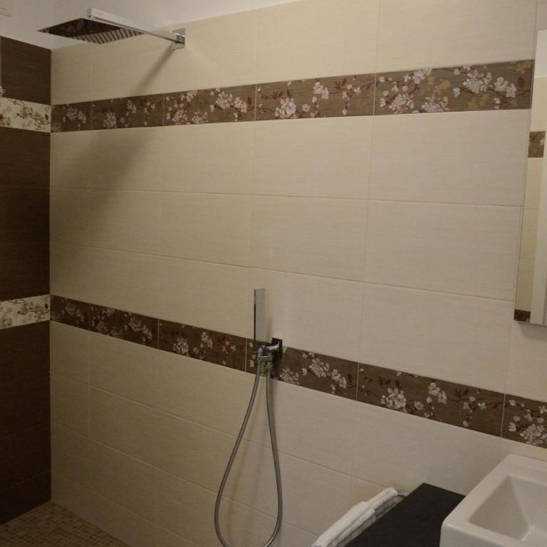 Al Trifoglio - Camera Quadrupla con Bagno Privato - 5