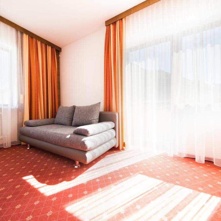 Pension Charly - Doppelzimmer mit Balkon - 11