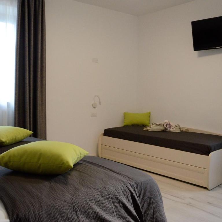 Al Trifoglio - Camera Familiare con Bagno Privato - 7