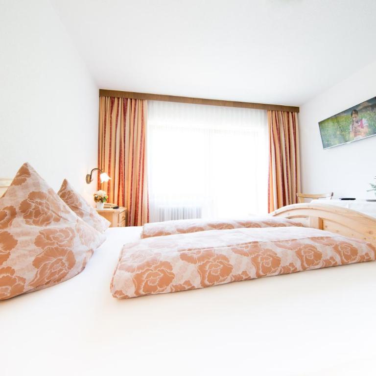 Pension Charly - Doppelzimmer mit Balkon - 6