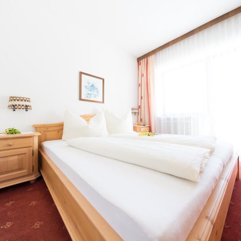 Pension Charly - Doppelzimmer mit Balkon - 1