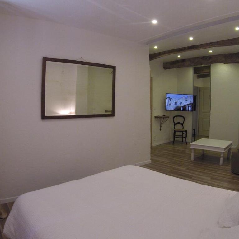 Maison Carles BnB - Suite Classique - Vue sur Rue - 5