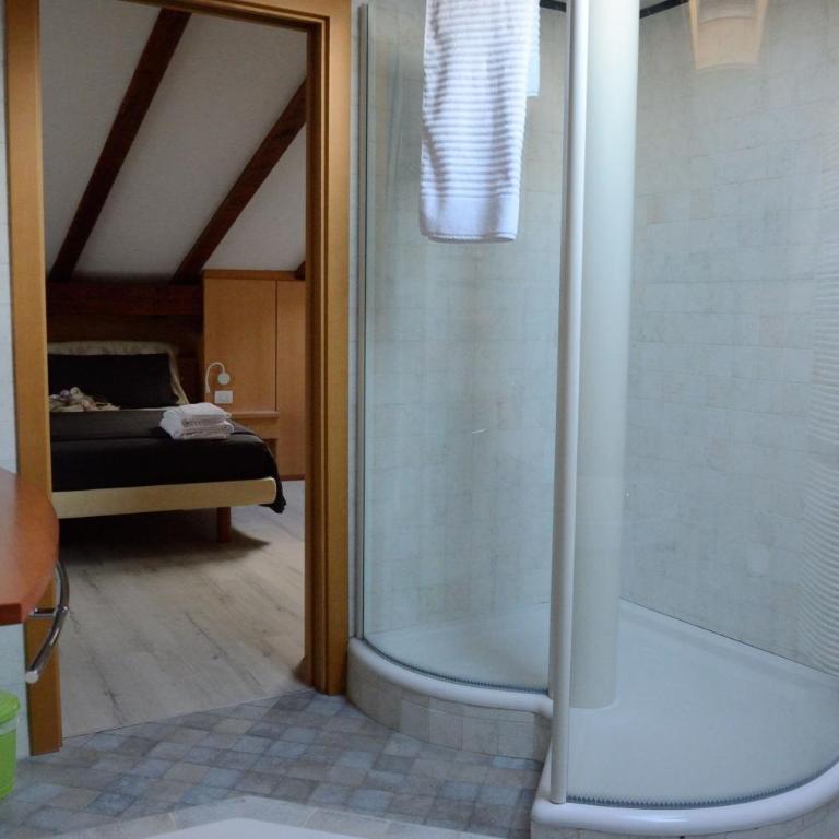 Al Trifoglio - Camera Matrimoniale/Doppia con Letti Singoli con Bagno Privato - 5
