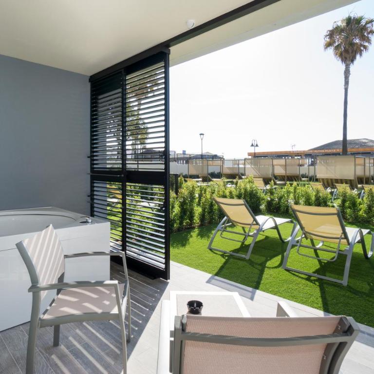 Medplaya Hotel Pez Espada - Suite Junior con vistas al mar (2 adultos + 2 niños) - 2