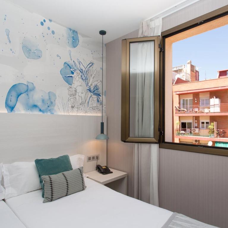 Hostal Operaramblas - Superior Double or Twin Room - 3