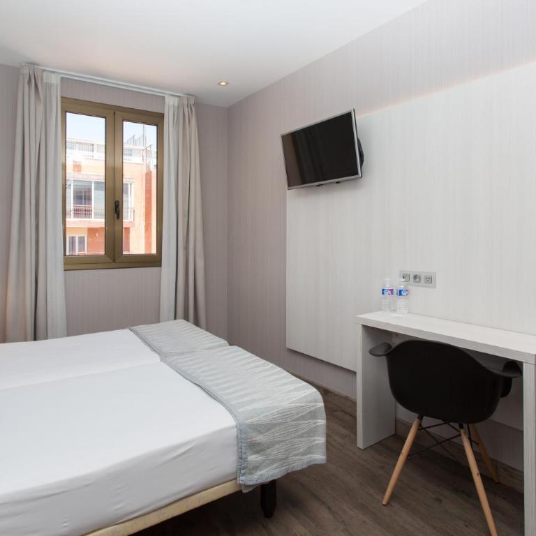 Hostal Operaramblas - Superior Double or Twin Room - 7
