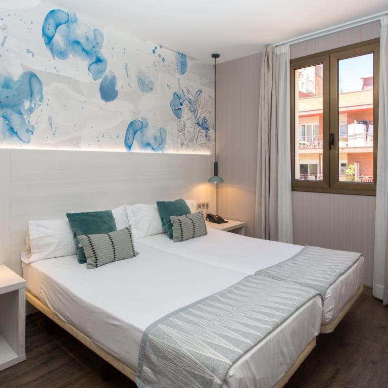 Hostal Operaramblas - Superior Double or Twin Room - 2