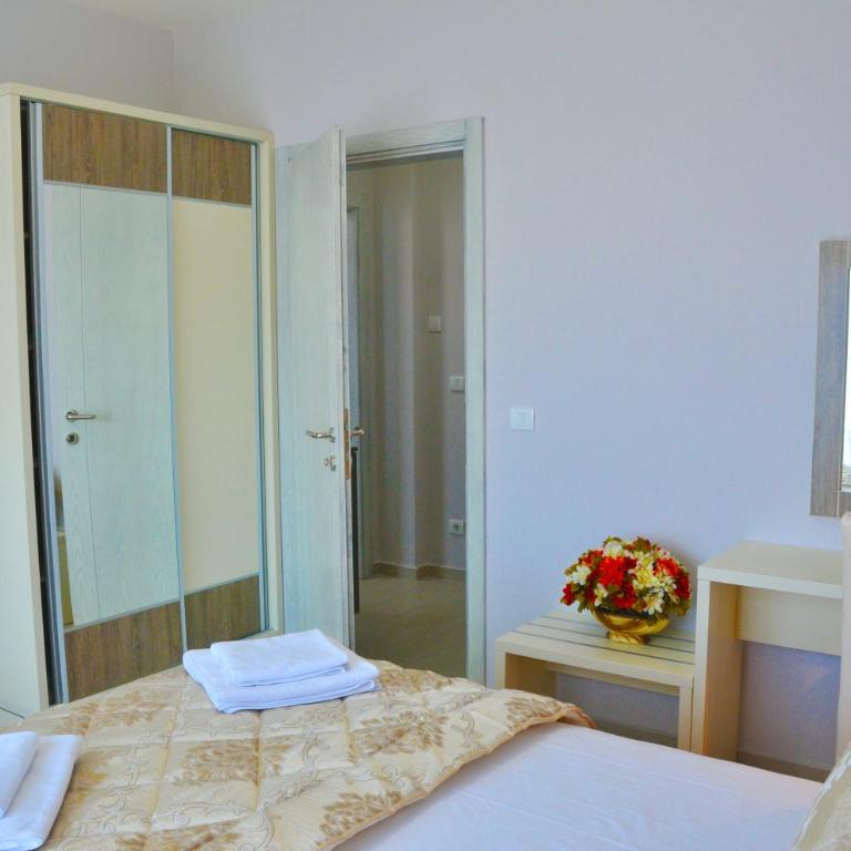 Ambassador & Ambassador Lux Apartments - Apartment with Sea View - 10