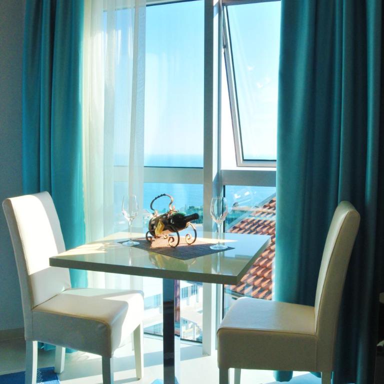 Ambassador & Ambassador Lux Apartments - Apartment with Sea View - 3
