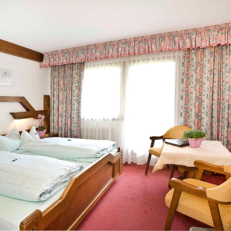 Alpenhotel Fernau - Doppelzimmer mit Balkon und Bergblick - 4