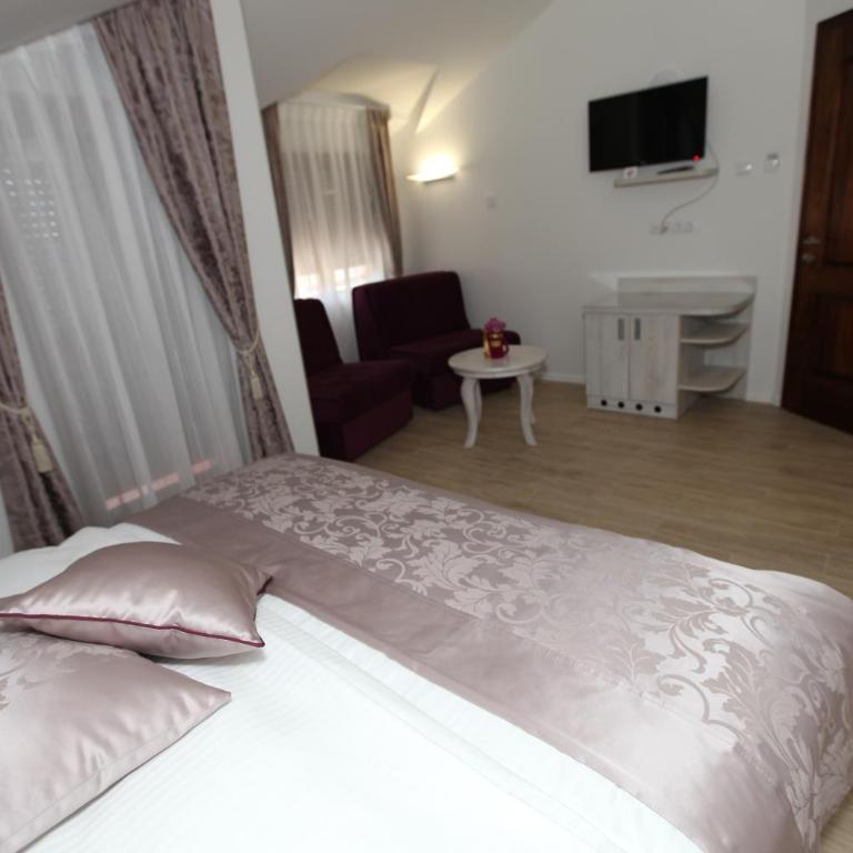 Apis Hotel - Deluks Porodična Soba - 9