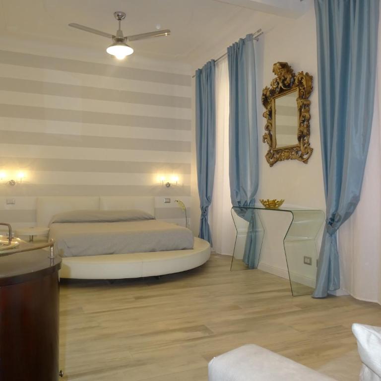 Suites Margot - Camera Quadrupla con Bagno Privato - 1