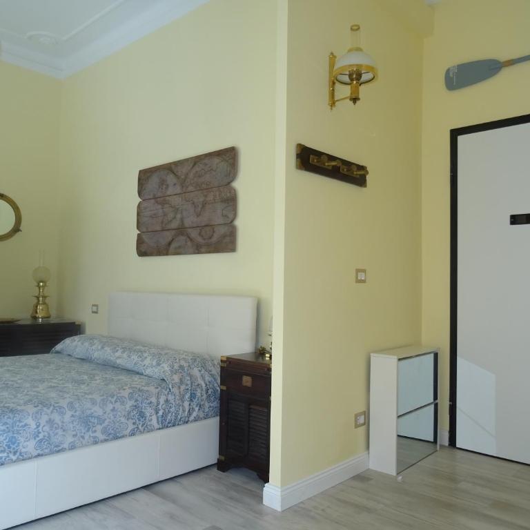 Suites Margot - Camera Tripla con Bagno Privato - 6