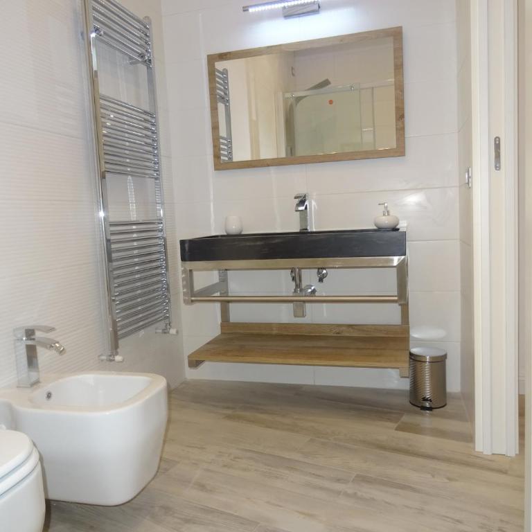 Suites Margot - Camera Quadrupla con Bagno Privato - 9