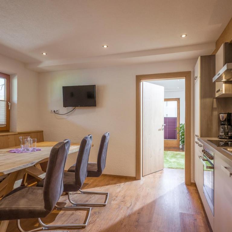 Apart Dengg - Apartment mit 3 Schlafzimmern und Balkon - 3