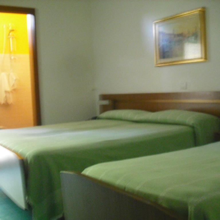 Hotel Bellevue - Camera Tripla con Bagno - 2
