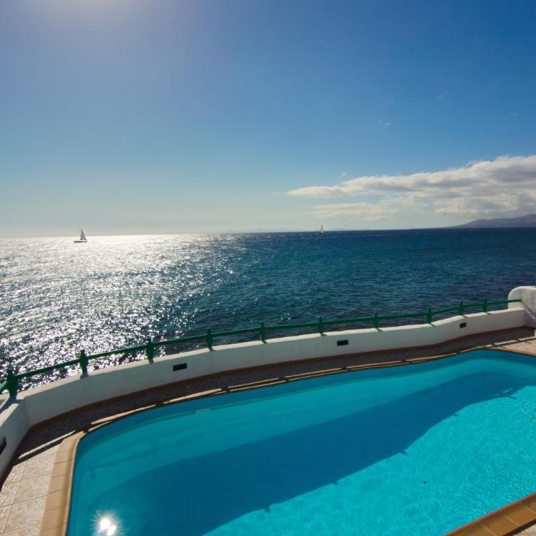 Villa Caleton - Villa - Beach Front - 2