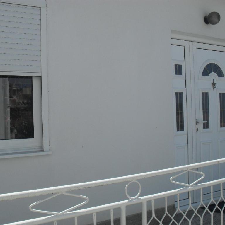 Apartment Batricevic - Apartman s 3 Spavaće Sobe, Balkonom i Pogledom na More - 1