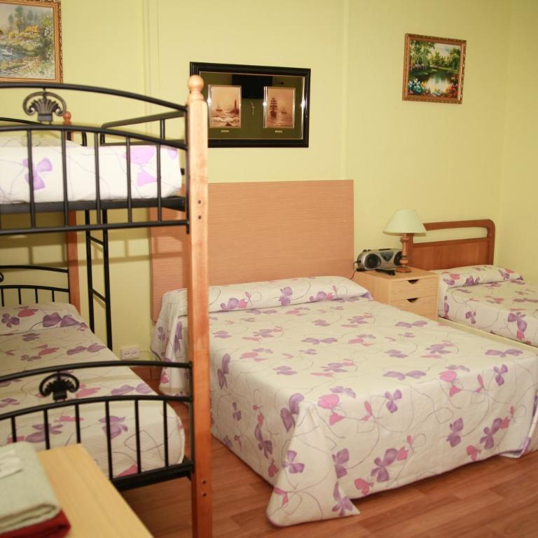 Hostal Loyola - Chambre Familiale avec Salle de Bains Commune - 8