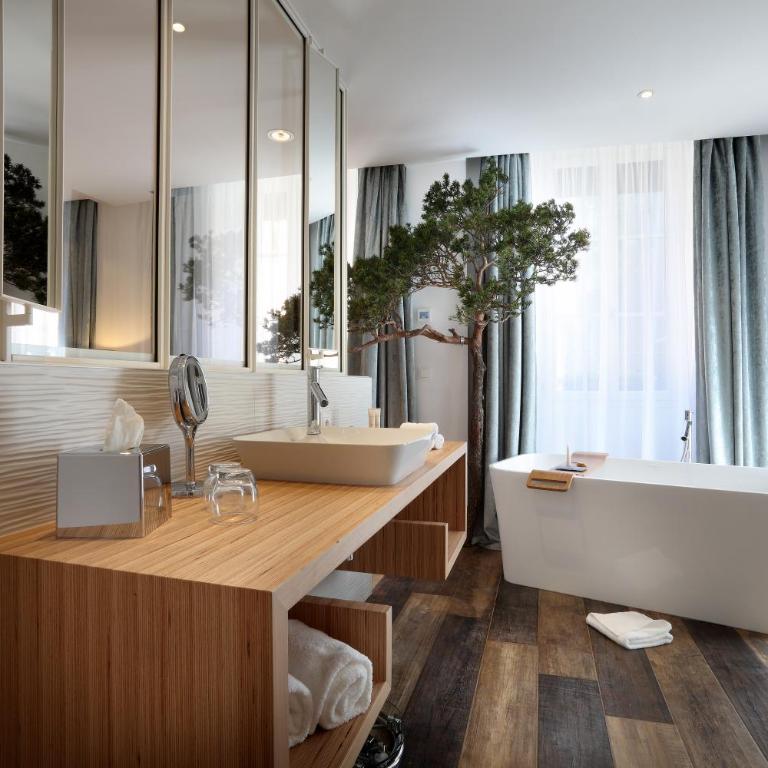 Petit Hôtel Confidentiel - Executive Suite with Balcony - 3