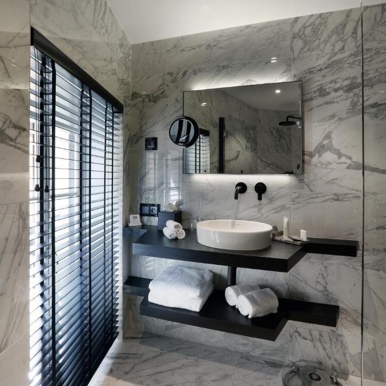 Petit Hôtel Confidentiel - Black Infinite Room - 2