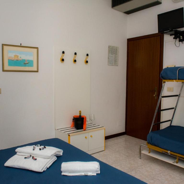 Hotel Malibran - Quadruple Room - 8