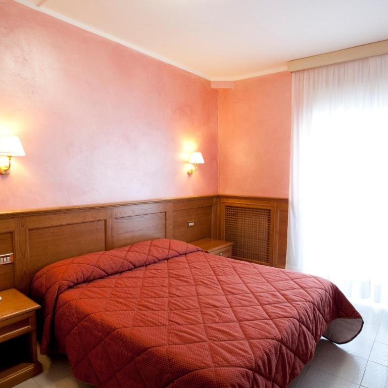 Hotel Sporting - Habitación Doble con balcón - 5