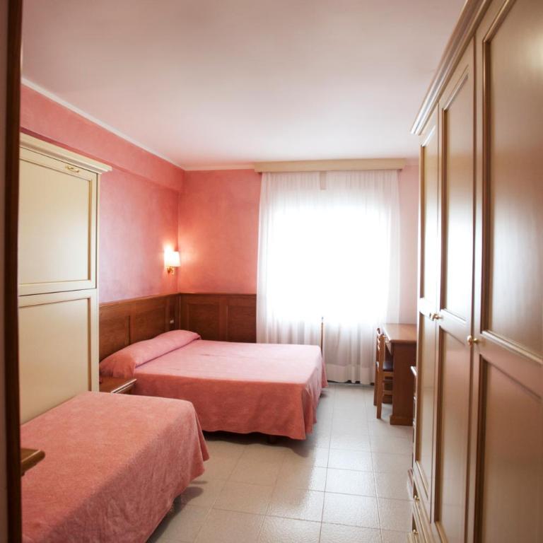 Hotel Sporting - Habitación Familiar (2 adultos + 1 niño) - 4