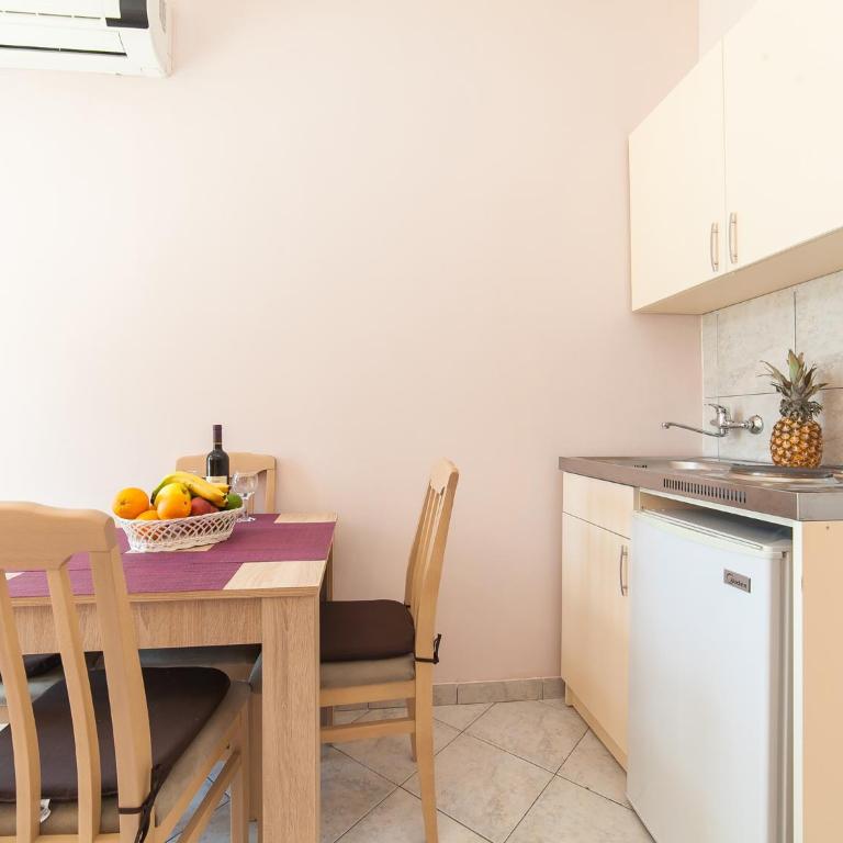 Apartments Vjera Petrovac - King Studio with Sofa Bed - 7
