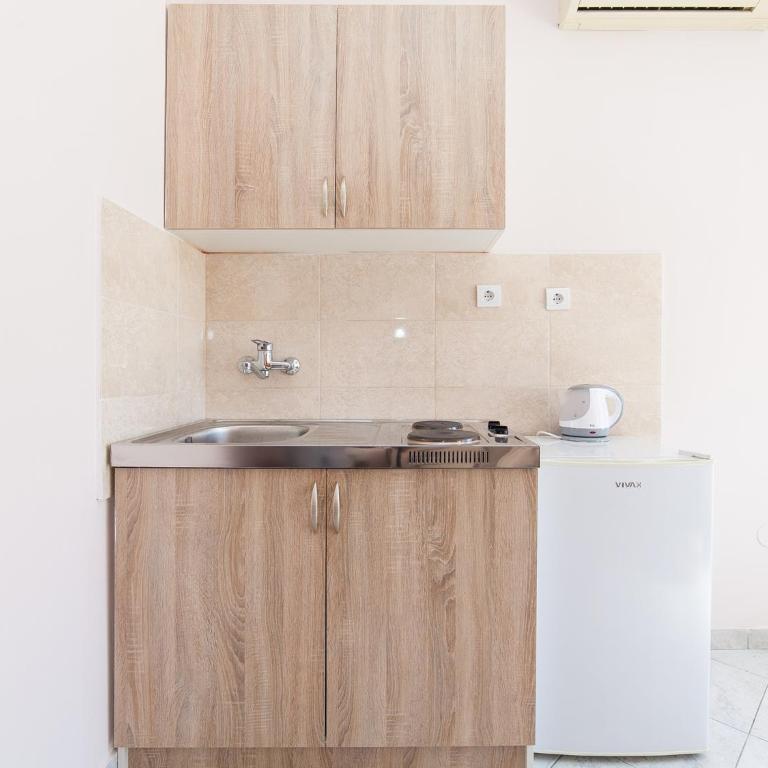 Apartments Vjera Petrovac - Studio s King-sajz Krevetom i Sofom na Izvlačenje - 4