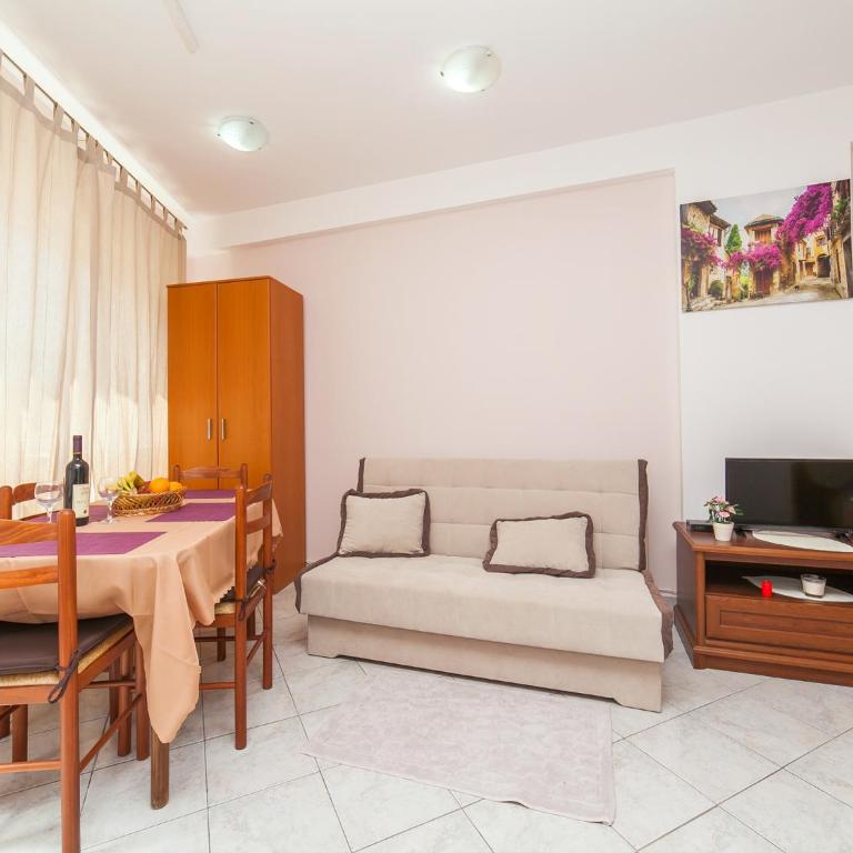 Apartments Vjera Petrovac - King Studio with Sofa Bed - 8