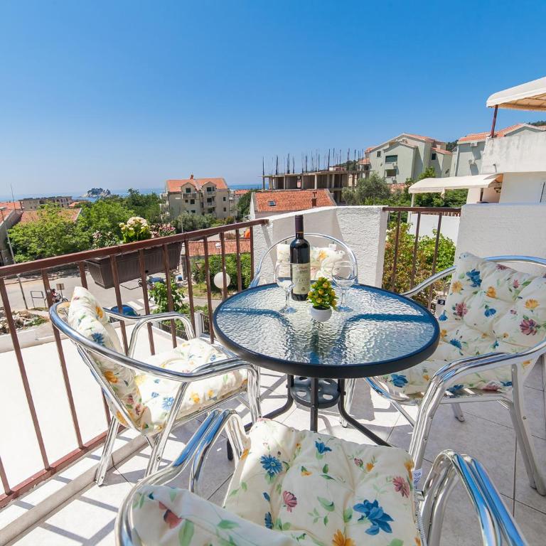 Apartments Vjera Petrovac - Studio with Sea View - 1