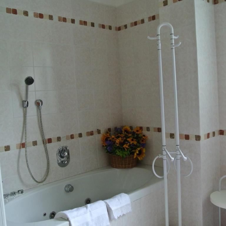 B&B SARI - Quadruple Room with Private Bathroom - 4