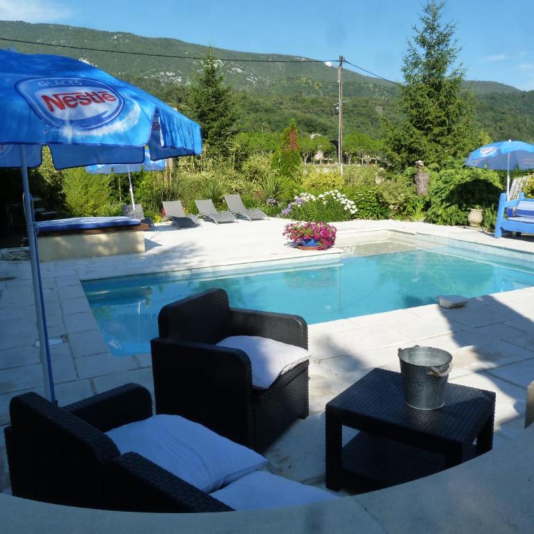 Les Bambous B&B - Doppelzimmer mit Poolblick - 13