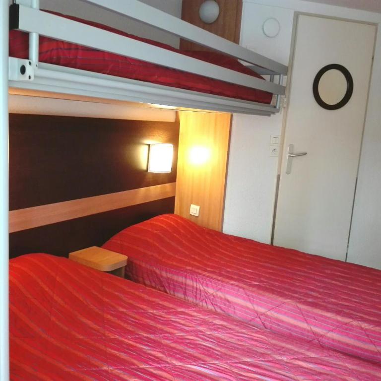 Premiere Classe Grenoble Sud - Gieres Universite - Chambre Triple avec 3 Lits Simples - 4