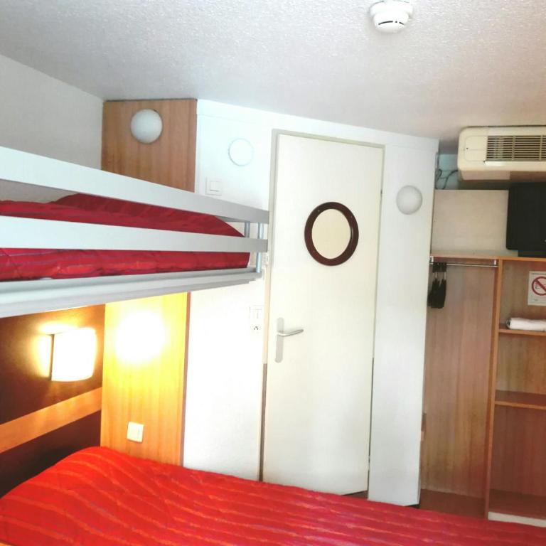Premiere Classe Grenoble Sud - Gieres Universite - Chambre Triple (1 Lit Double et 1 Lit Simple) - 1