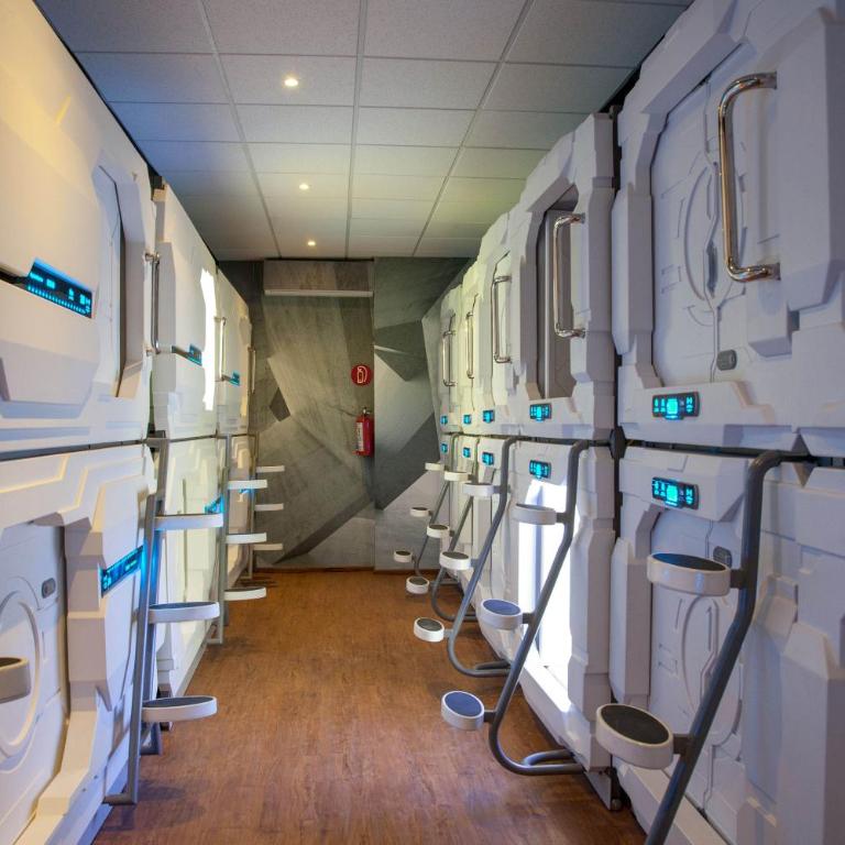 Izzzleep Aeropuerto Terminal 1 - Standard Single Room - 1