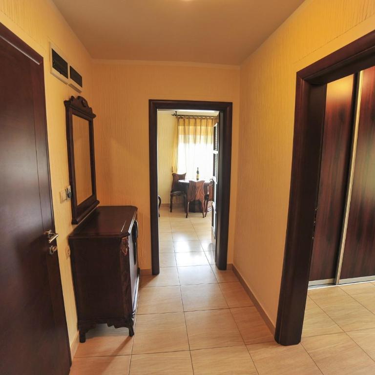 Villa Dolphin Apartments - Classic Two-Bedroom Apartment with Sea View - 5