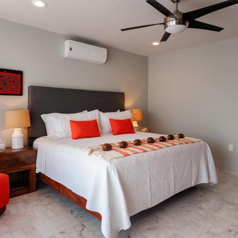 Casa Agua Azul - Family Getaway with Stunning Ocean Views - Three-Bedroom Townhouse - 3