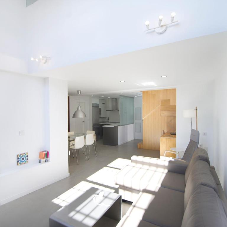 Smart Suites Albaicin - Two-Bedroom Apartment - 29