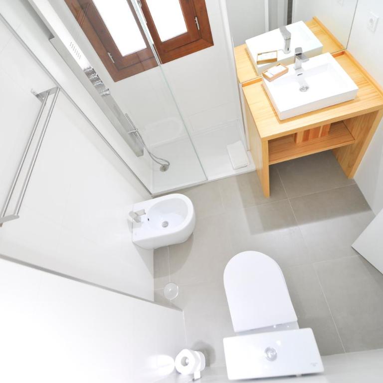 Smart Suites Albaicin - Two-Bedroom Apartment - 36
