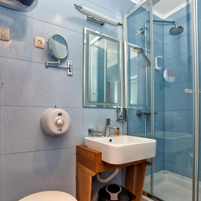Luxury Sea Residence by Kristina - Standard Double Room with Sea View - 17