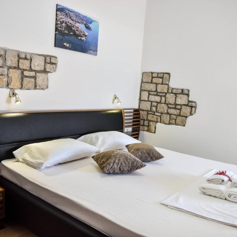 Villa Dulcinea - Dvokrevetna Soba sa Bračnim Krevetom sa Balkonom i Pogledom na More - 2