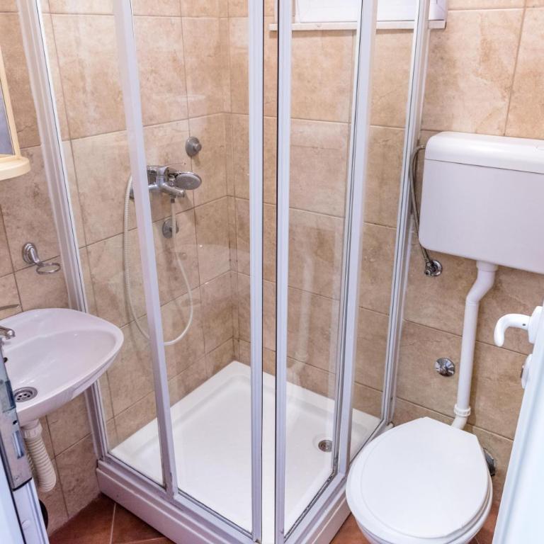 Guesthouse Lovćen - Mala Dvokrevetna Soba sa Zasebnim Krevetima - 10